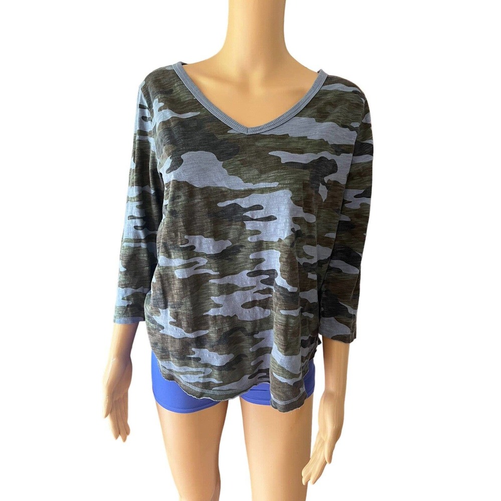 Dylan Camo Print V Neck 3/4 Sleeve T-Shirt Women’s Size Small